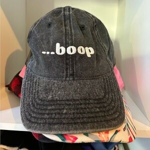 Schitt’s Creek, Alexis, “…boop” hat